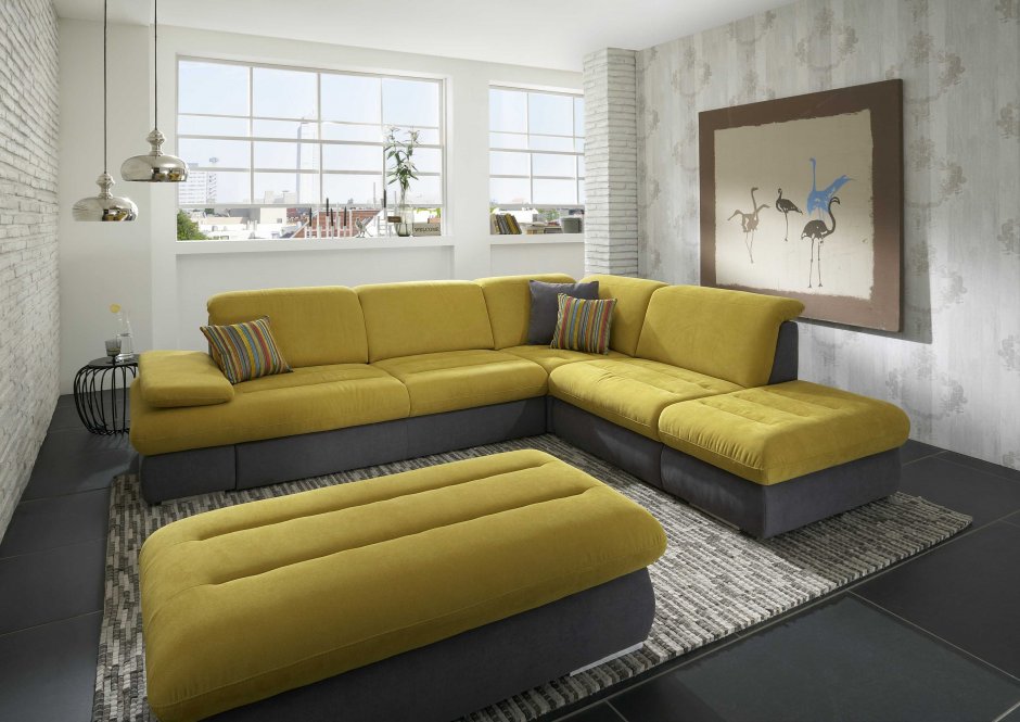 Серо желтый диван