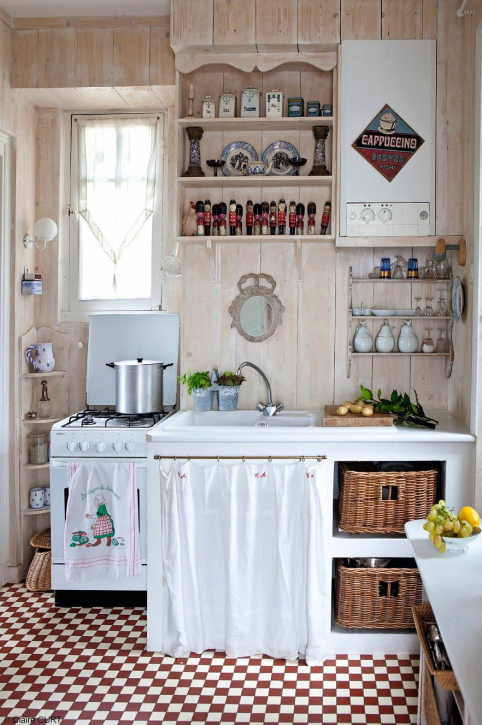 Шторки на кухонный гарнитур в деревенском стиле