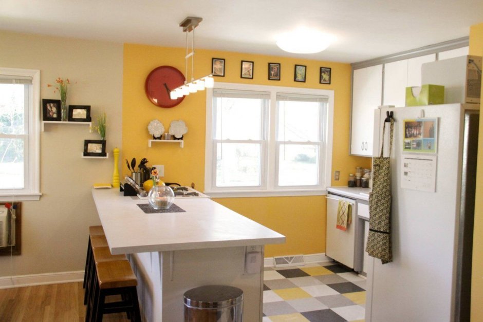 Бледно желтые стены на кухне