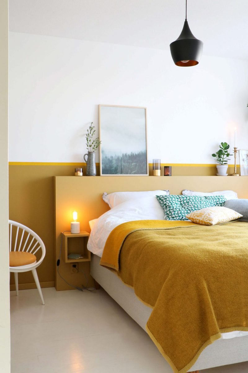 Желтая кровать в интерьере спальни (34 фото)