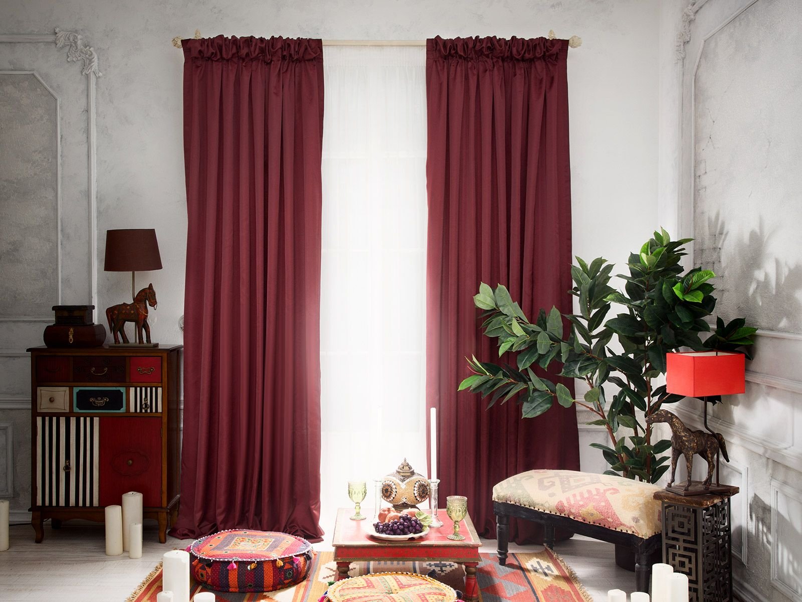 фото красных штор в гостиную