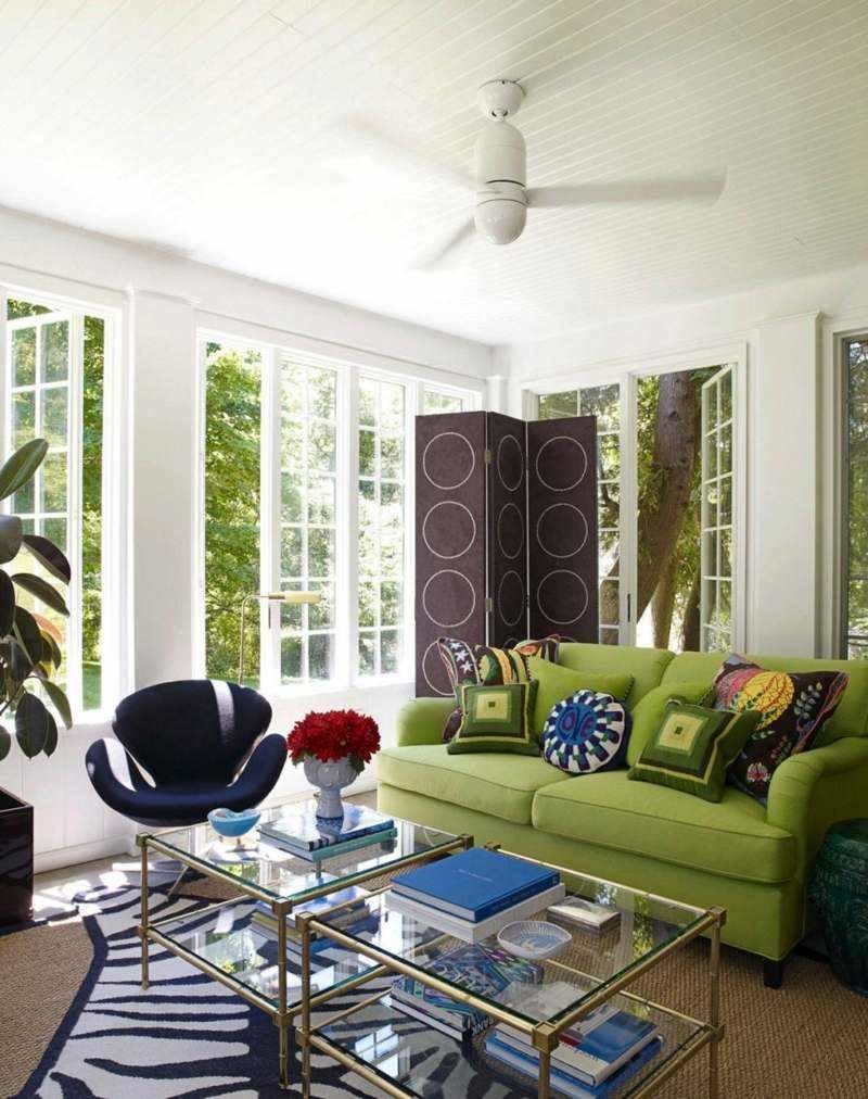 Зеленый диван и кресло Зебра в гостиной