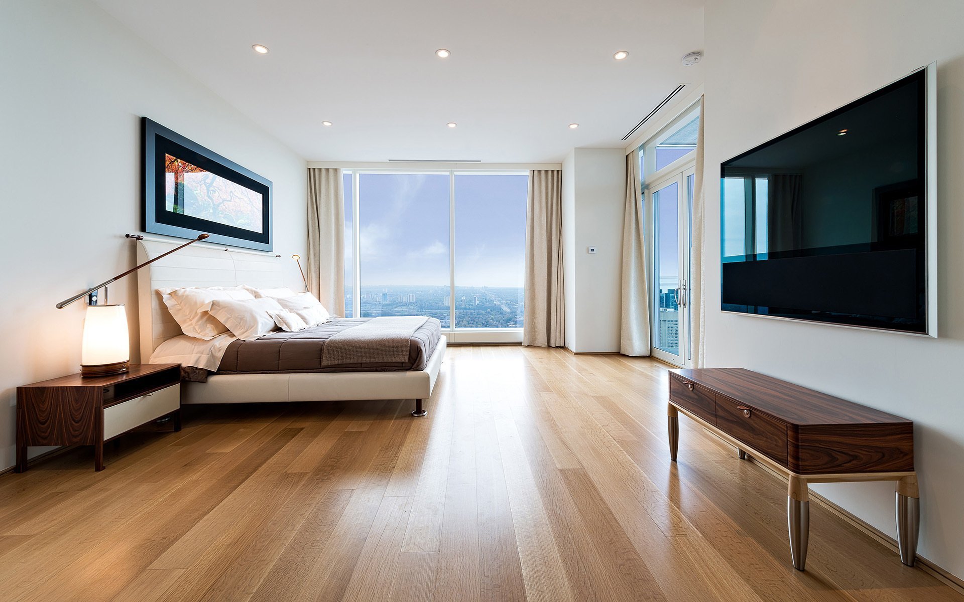 Real rooms. Спальня с панорамными окнами. Красивая квартира. Светлая комната. Красивая комната.