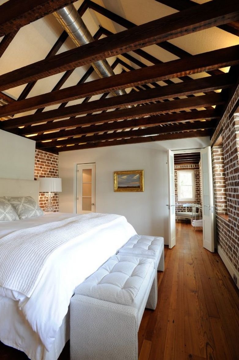 Маленькая спальня потолок с балками