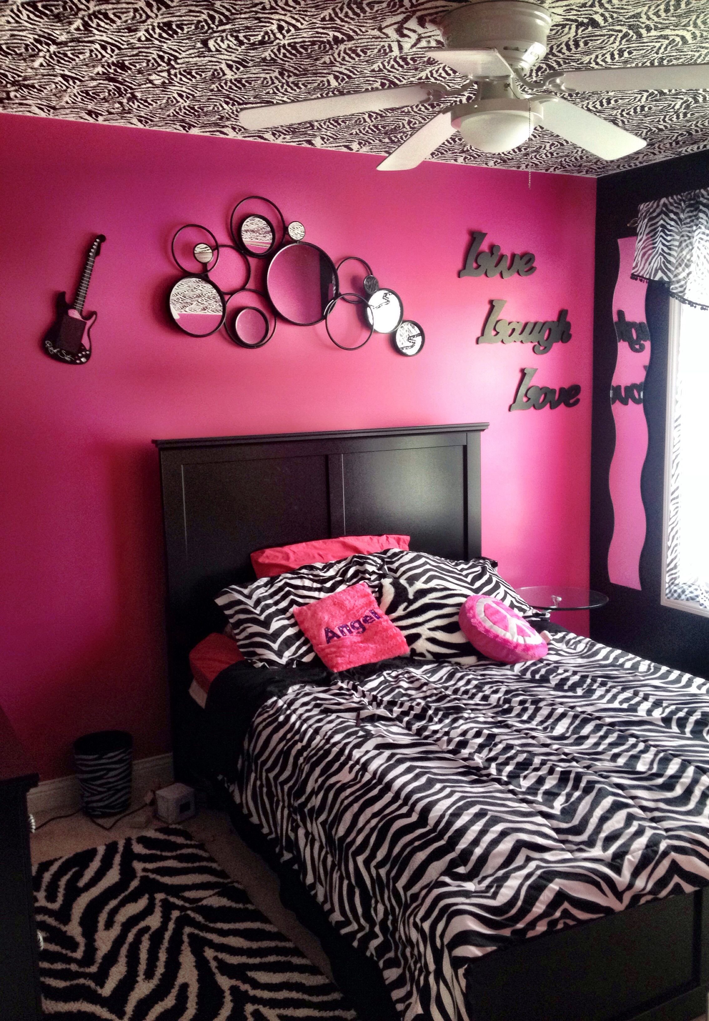 Розово черная спальня