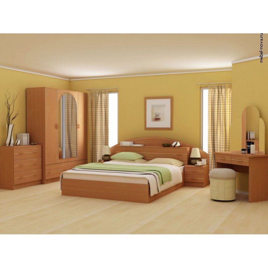 Спальня со светло коричневой мебелью
