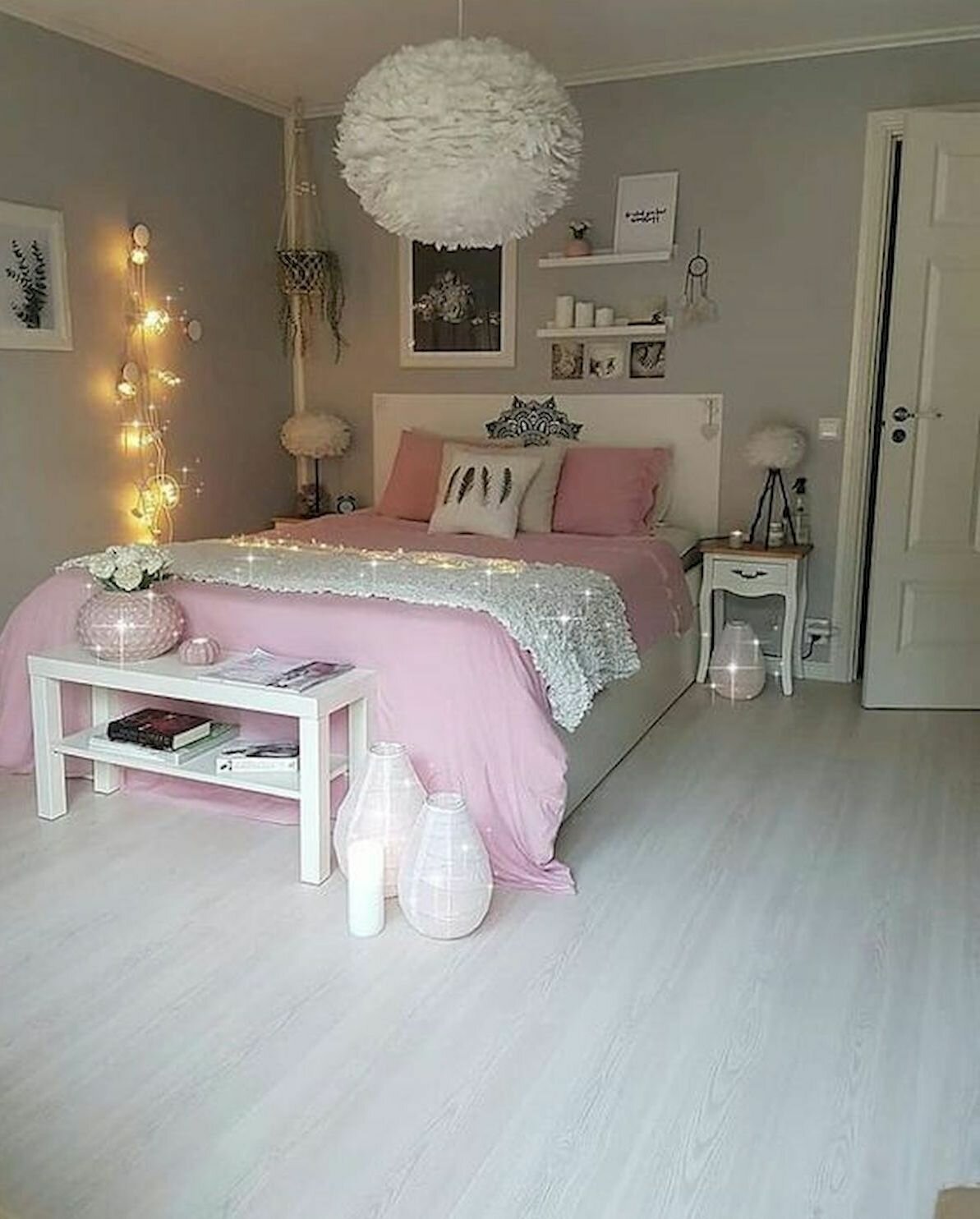 Серо розовая комната. Комната для девушки. Розовая комната для девушки. Модная комната для девочки. Спальня в розовых тонах.