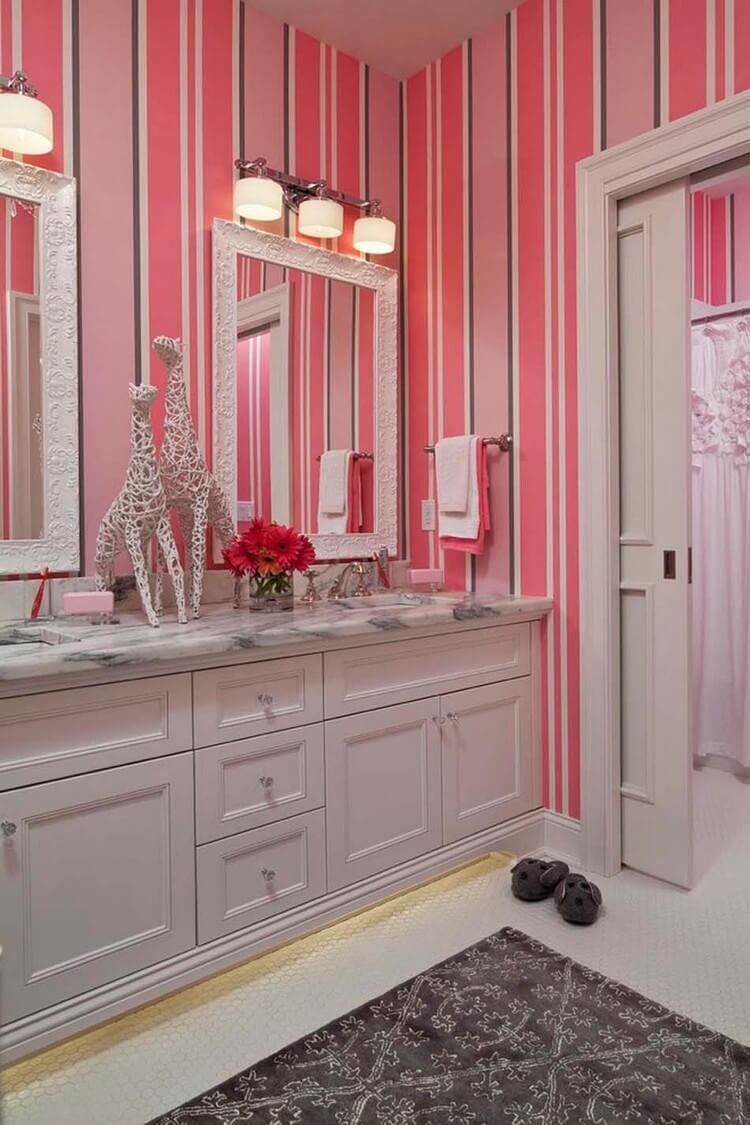 Розово серый интерьер ванной