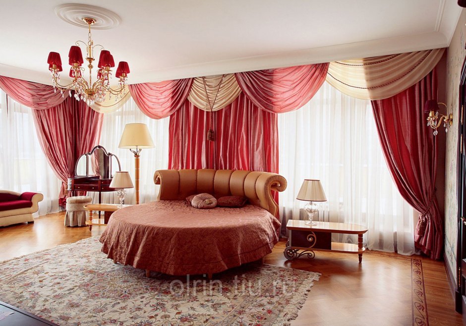 Спальный гарнитур Шатура дизайн с красным занавесом