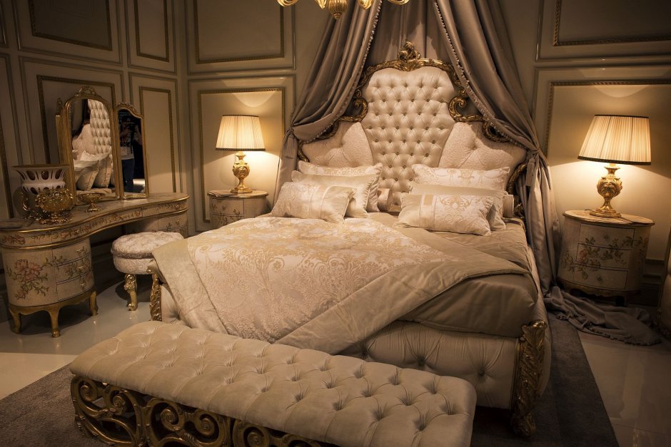 Спальня в богатом доме