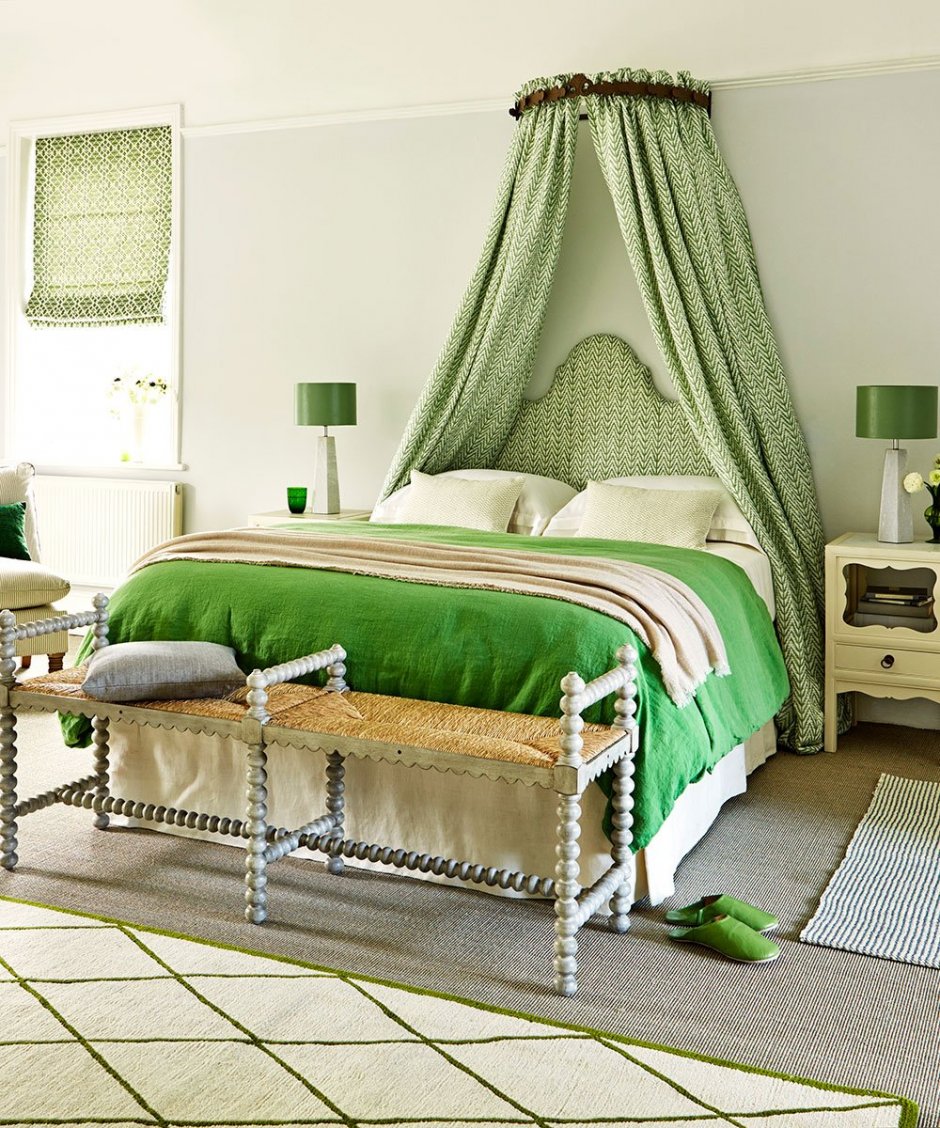 Зеленая кровать