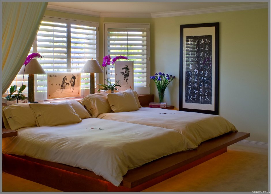 Красивая комната с двумя кроватями