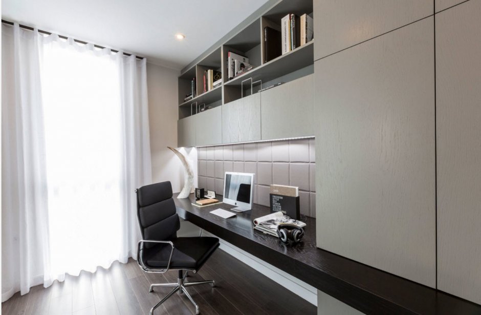 Интерьер кабинета в светлых тонах