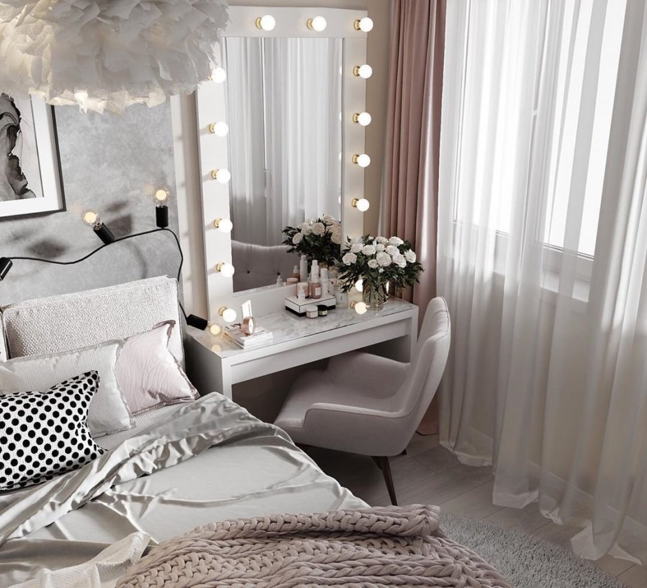 Туалетный столик в интерьере спальни