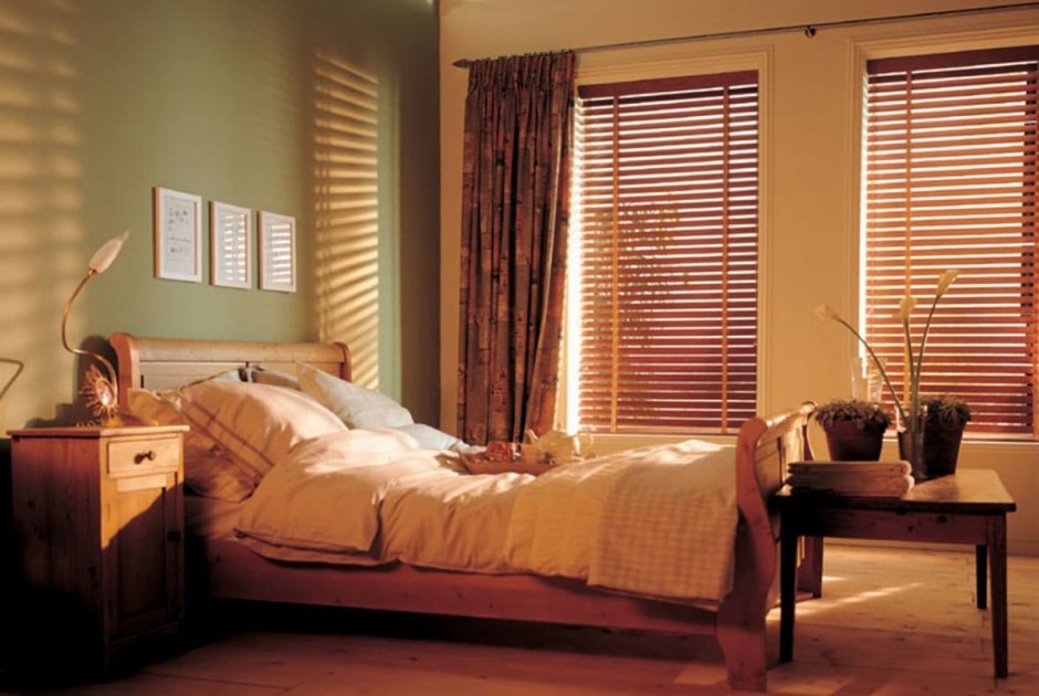 Бамбуковые жалюзи в спальне