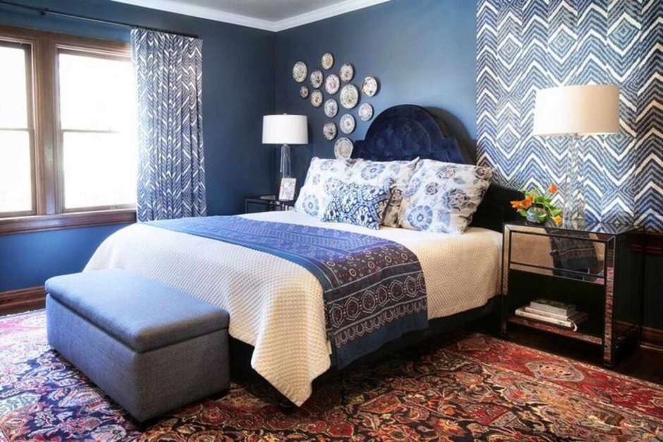 Синяя спальня с синей кроватью