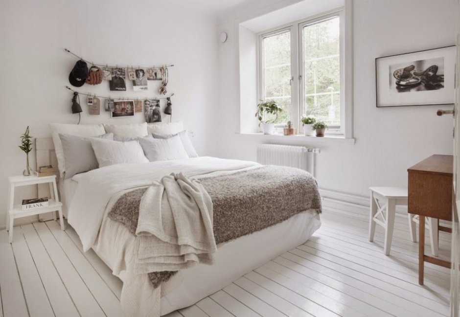 Спальня с белой мебелью икеа