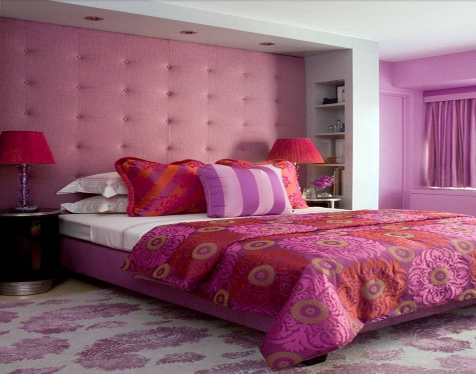 Спальня в ярко розовом цвете