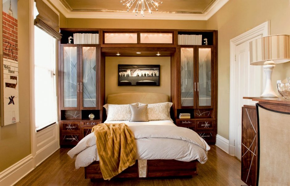 Спальня с нишей для кровати в классическом стиле