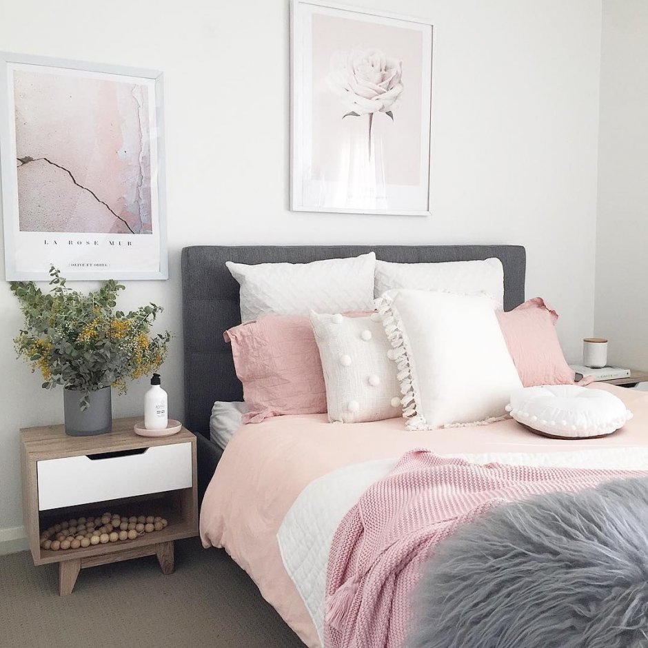 Серо розовая спальня