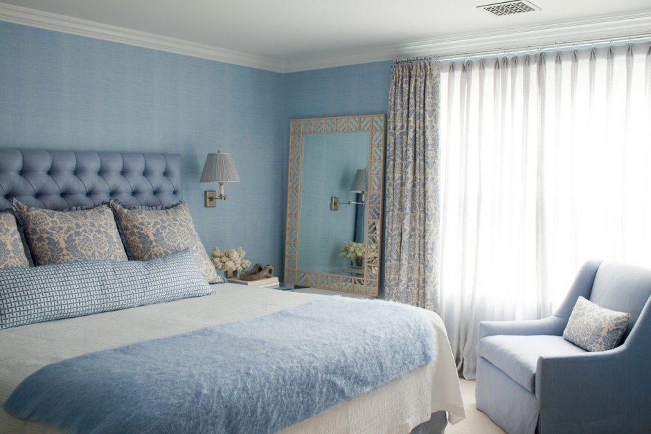Нежно голубая спальня