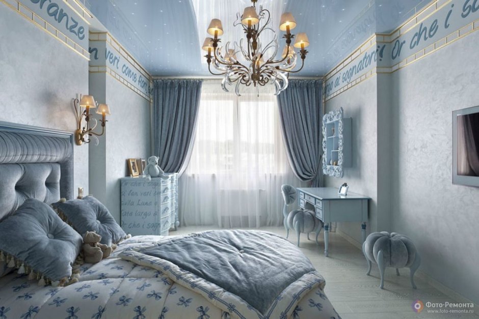 Классическая спальня в голубых тонах