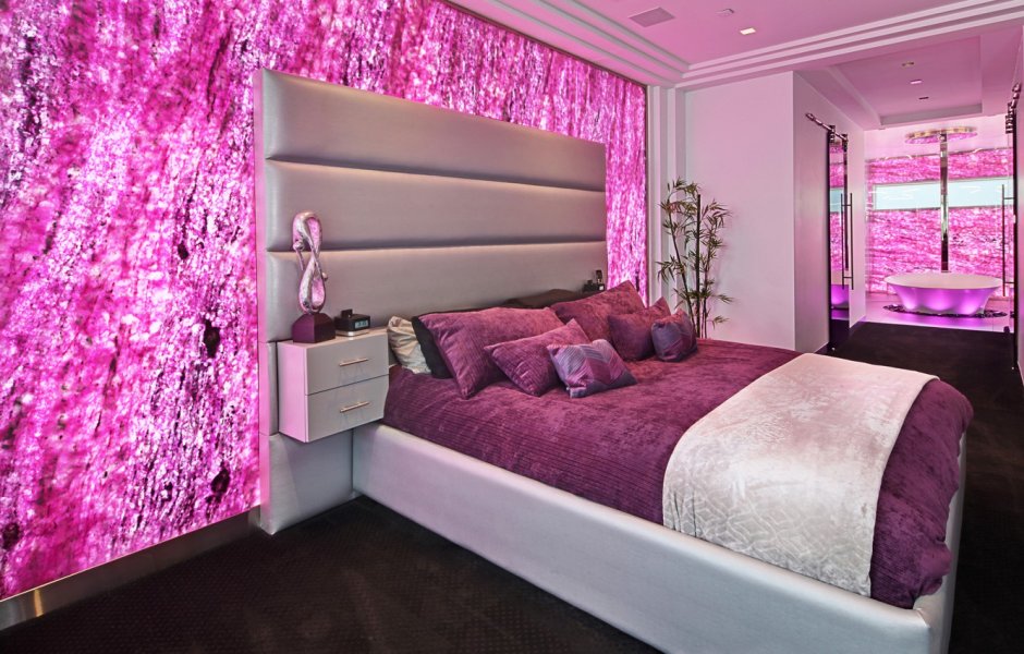 Розово сиреневая спальня