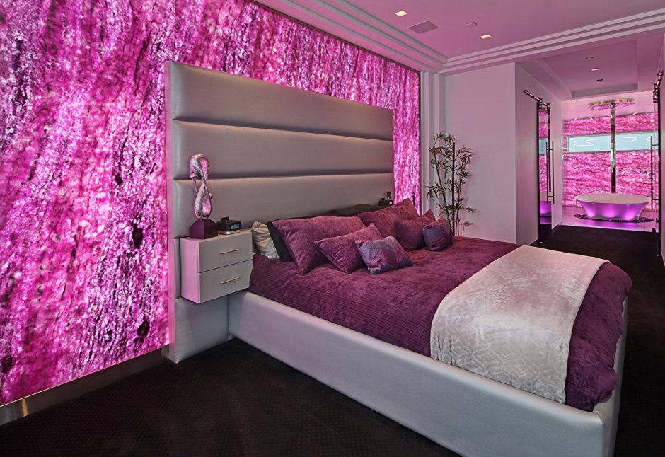 Спальня в сиренево розовом цвете
