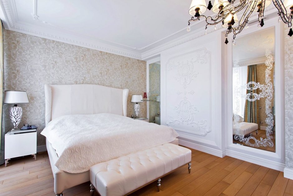 Белая спальня в неоклассическом стиле