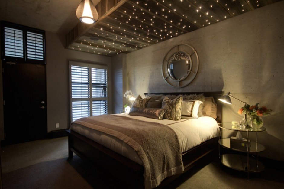 Потолок с лампочками в спальне