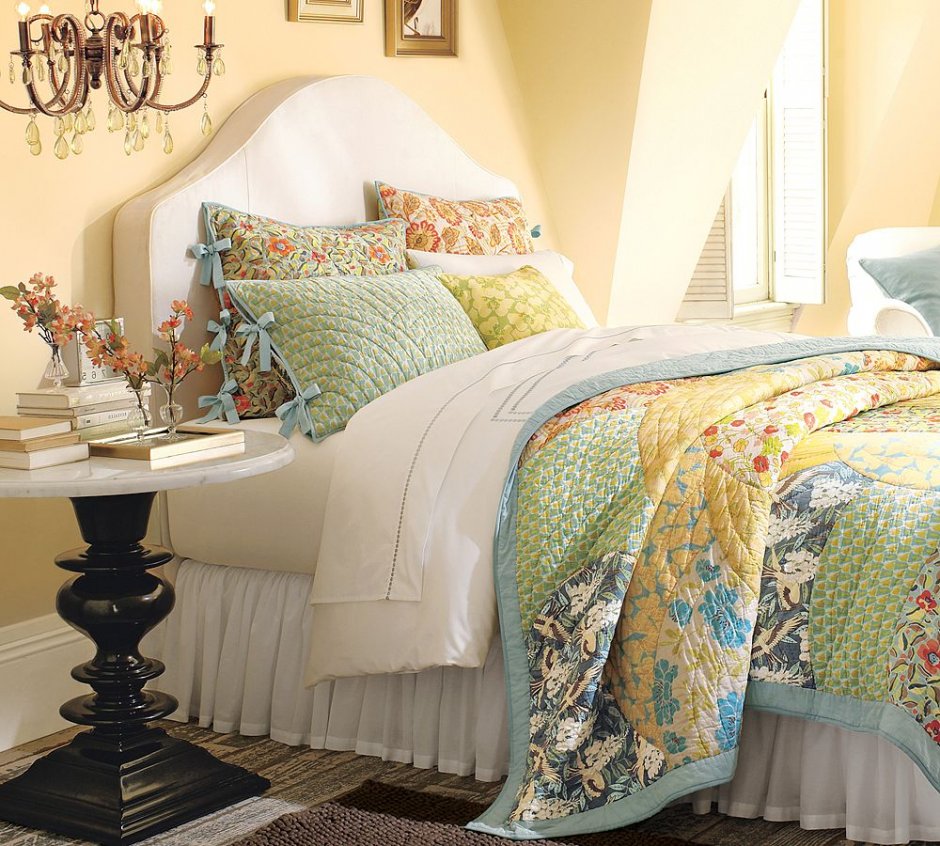 Красивый текстиль для кровати