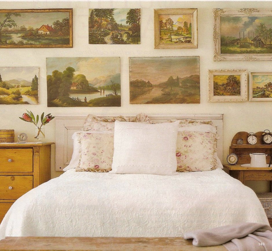 Прямоугольная картина в спальне