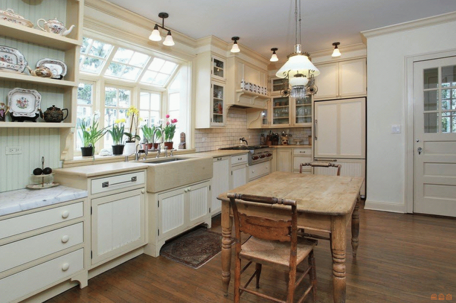 Интерьер деревянной кухни в в стиле Прованс