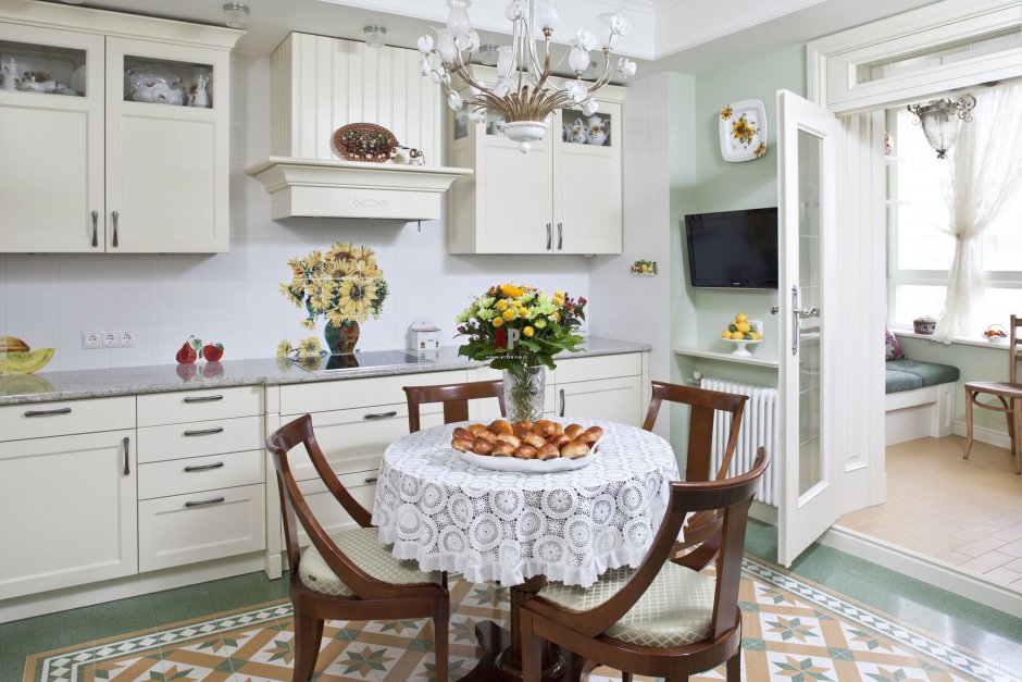Белая кухня в интерьере в Кантри стиле