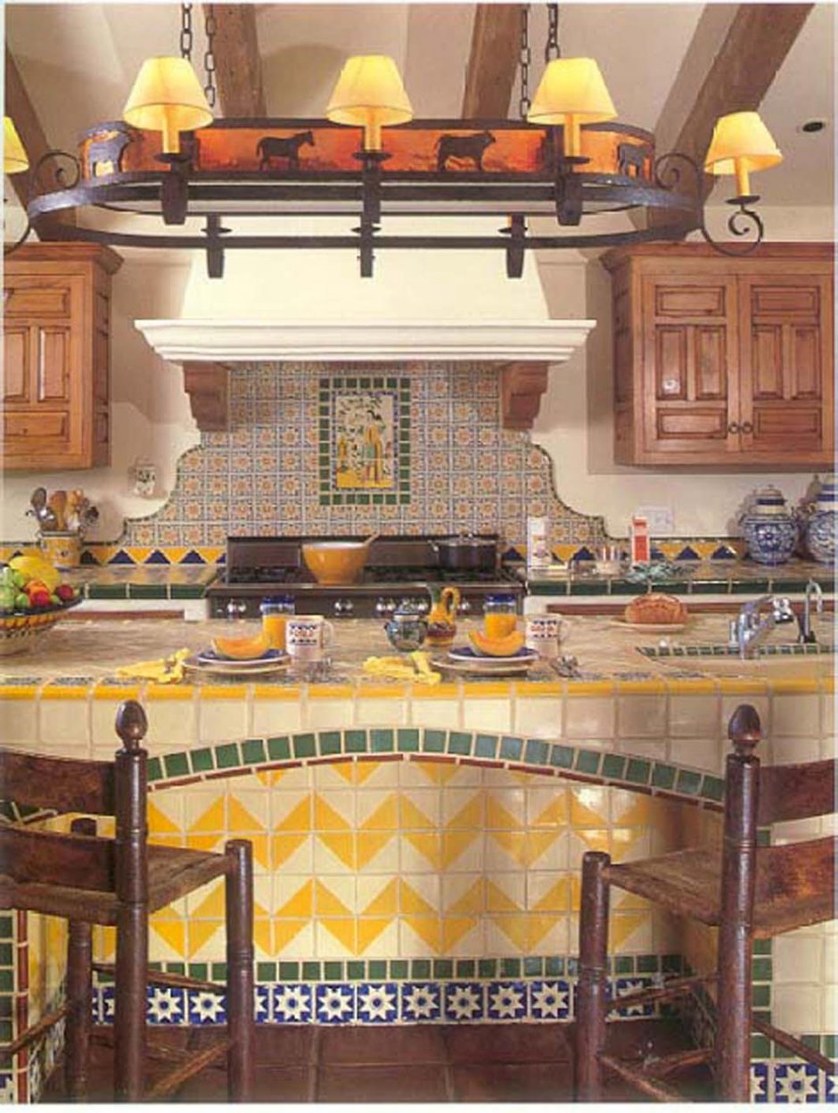 Синяя кухня в испанском стиле