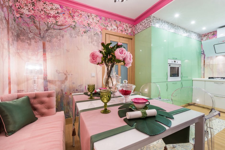 Сочетание розового и зеленого в интерьере кухни