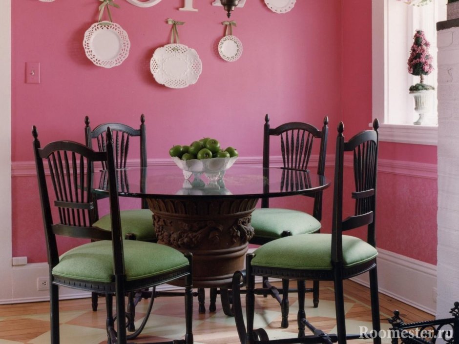 Интерьеры столовых в розовом цвете