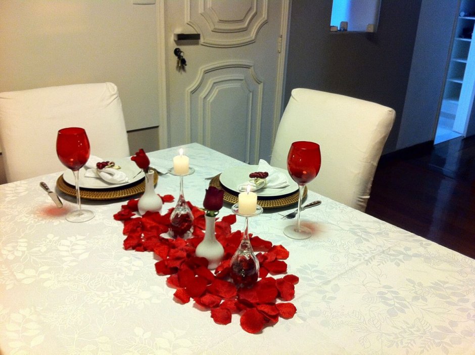 Стол для романтического вечера
