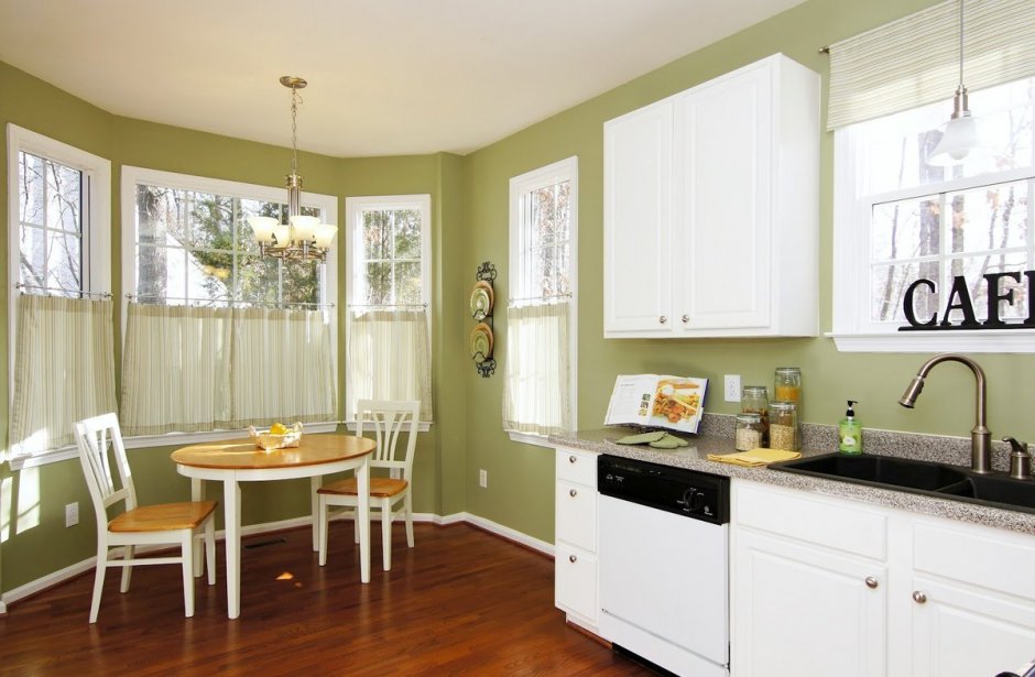 Кремовый цвет стен на кухне (33 фото)