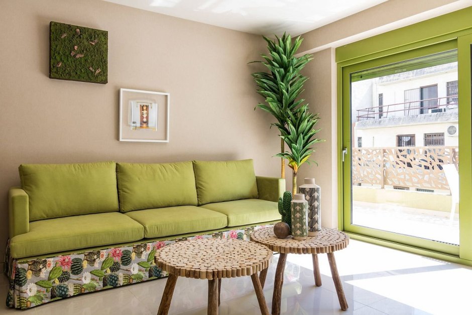 Оливковый диван в интерьере гостиной (65 фото)