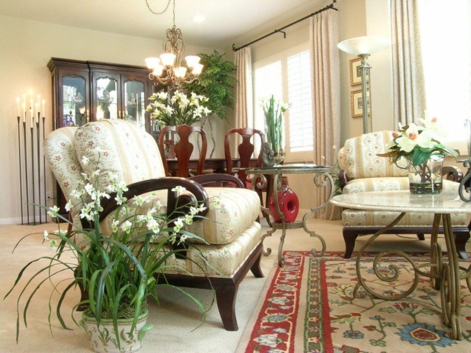 Комнатные растения в интерьере гостиной в стиле классика