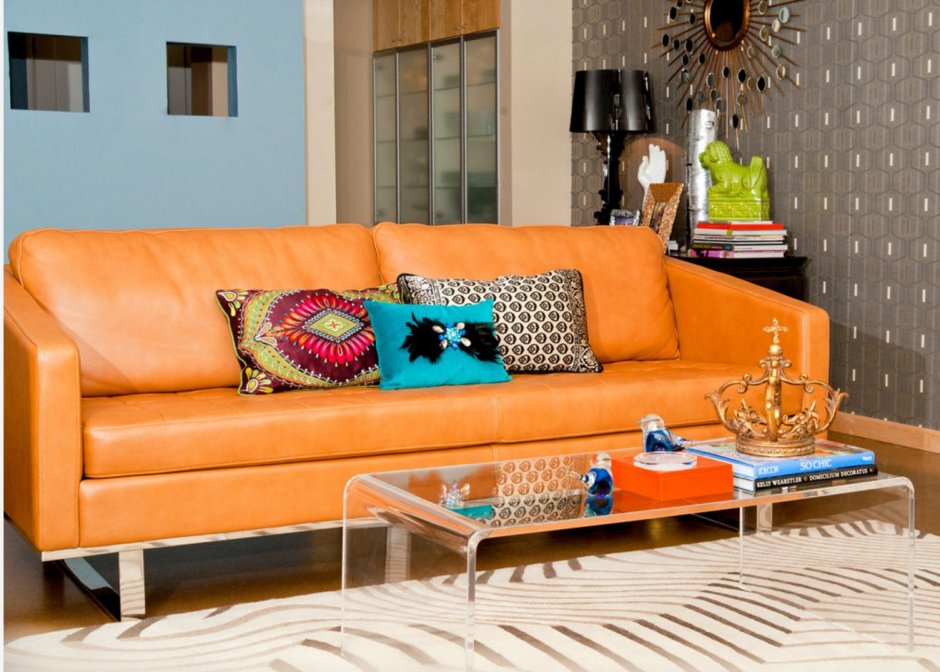 Ярко оранжевый диван