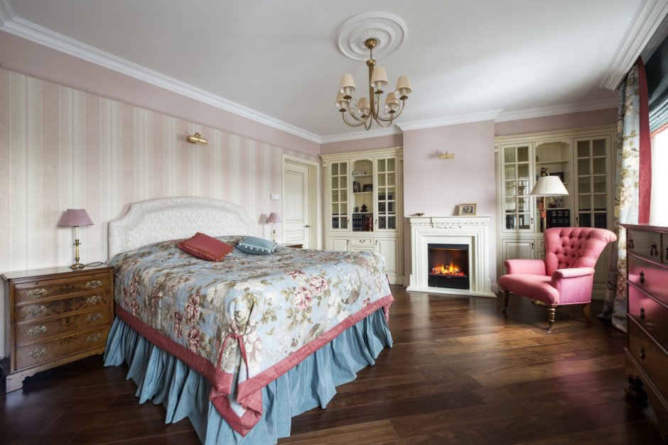 Красивая спальня в викторианском стиле
