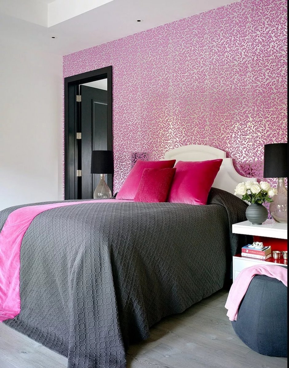 Розовый интерьер спальни