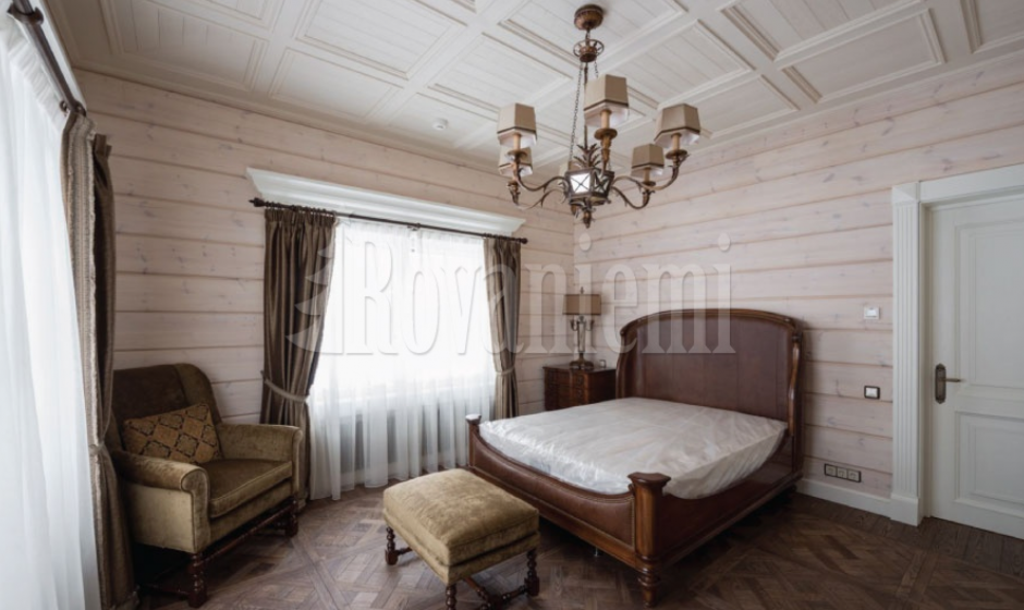 Спальня в деревянном финском доме