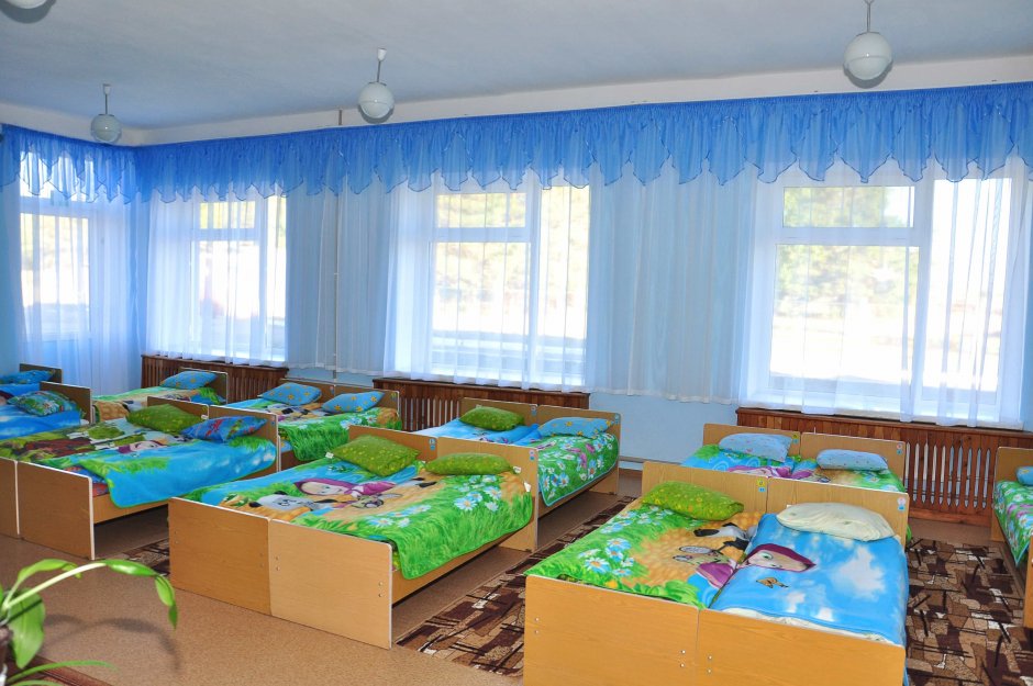 Расстановка кроватей в спальнях для детей и сотрудников