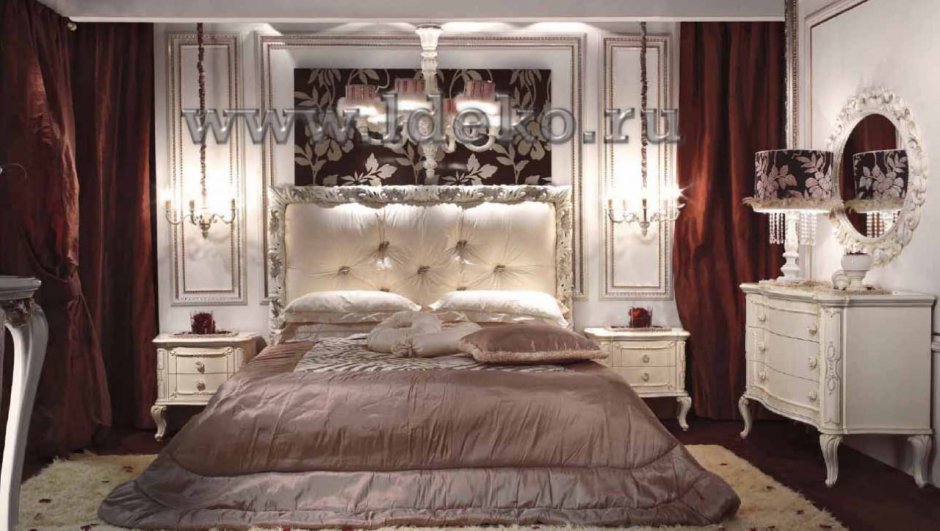 Декор стены в спальне в классическом стиле