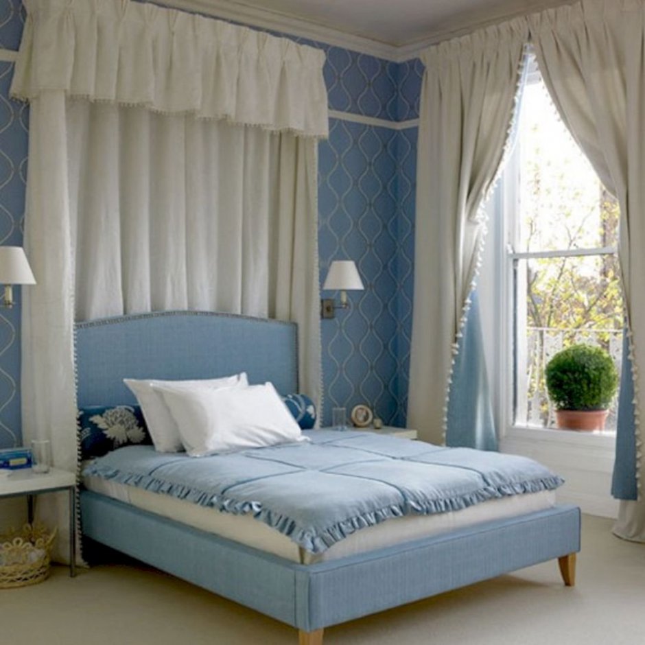 Синие шторы в интерьере спальни (63 фото)