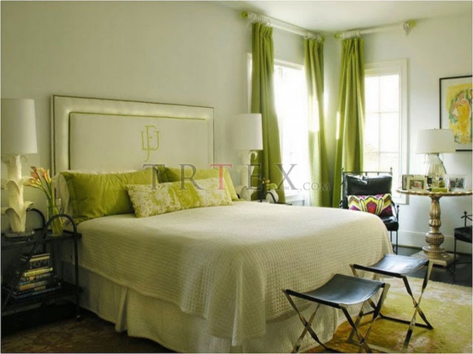 Зеленый текстиль в спальне
