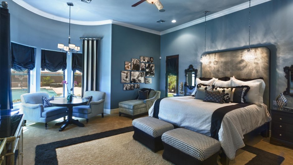 Серые с черным и голубым спальни